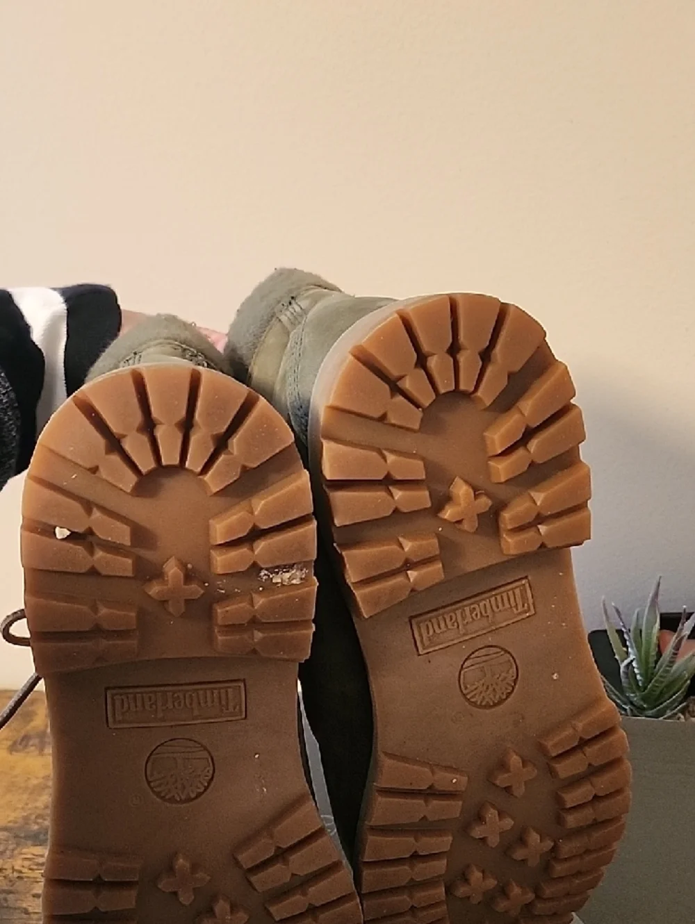 Timberland Lace-Up Suede Boots in Olive Green with Tan Laces - Picture 5 of 7